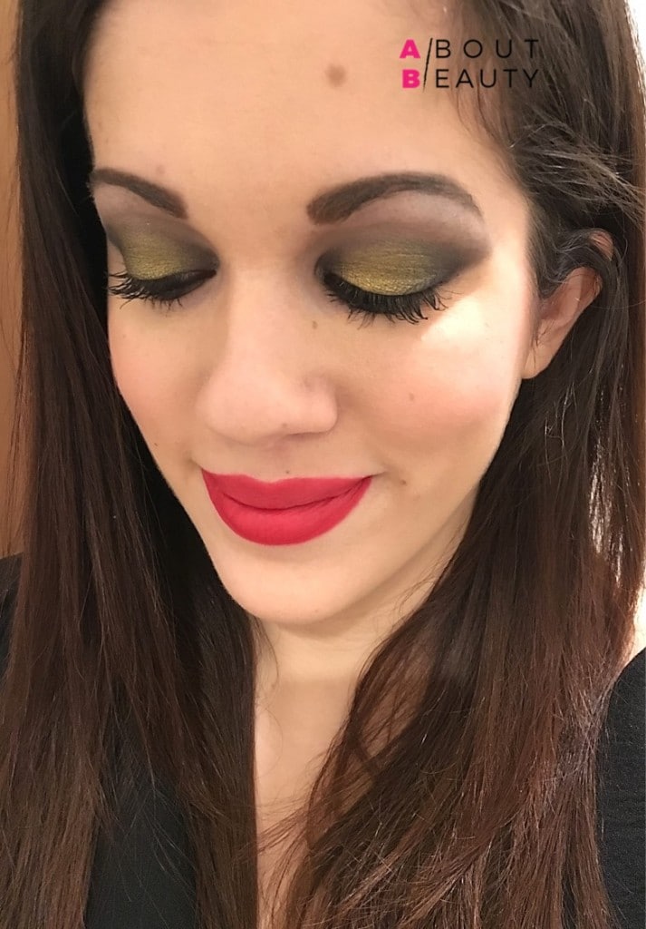 DitaVonTeese_MAC_lipstick_review_swatch_2