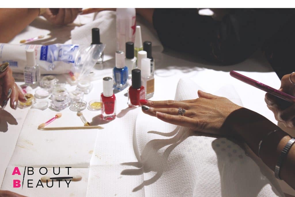 mi-ny-chromatic-mirror-powder-manicure-2