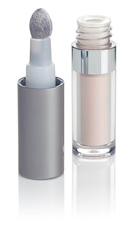 La protezione in polvere per il contorno occhi Sunforgettable by Colorescience