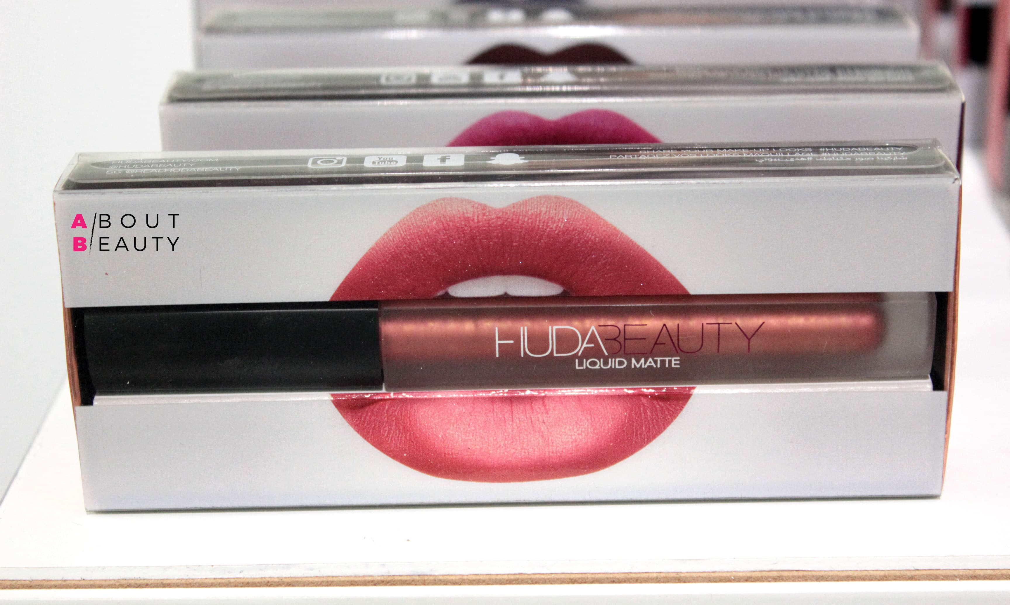 Huda Beauty arriva in Italia: tutti i prodotti presto disponibili da Sephora - Rossetti liquidi opachi Liquid Matte