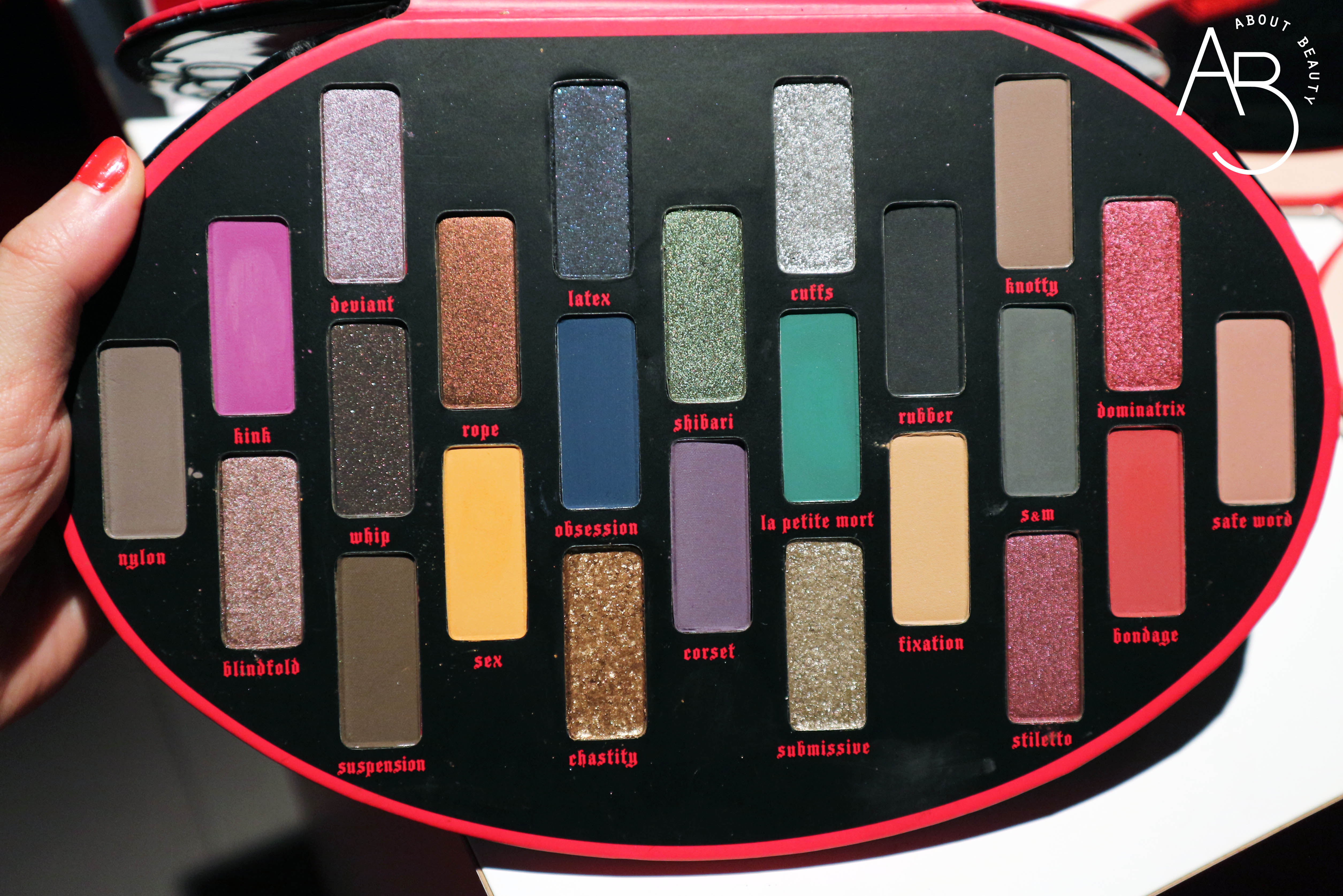 Sephora Natale 2018 Novita da non perdere - Make-up - Kat Von D Fetish Eyeshadow Palette ombretti - Review, recensione, swatch, info, prezzo, dove acquistare, data di uscita, packaging