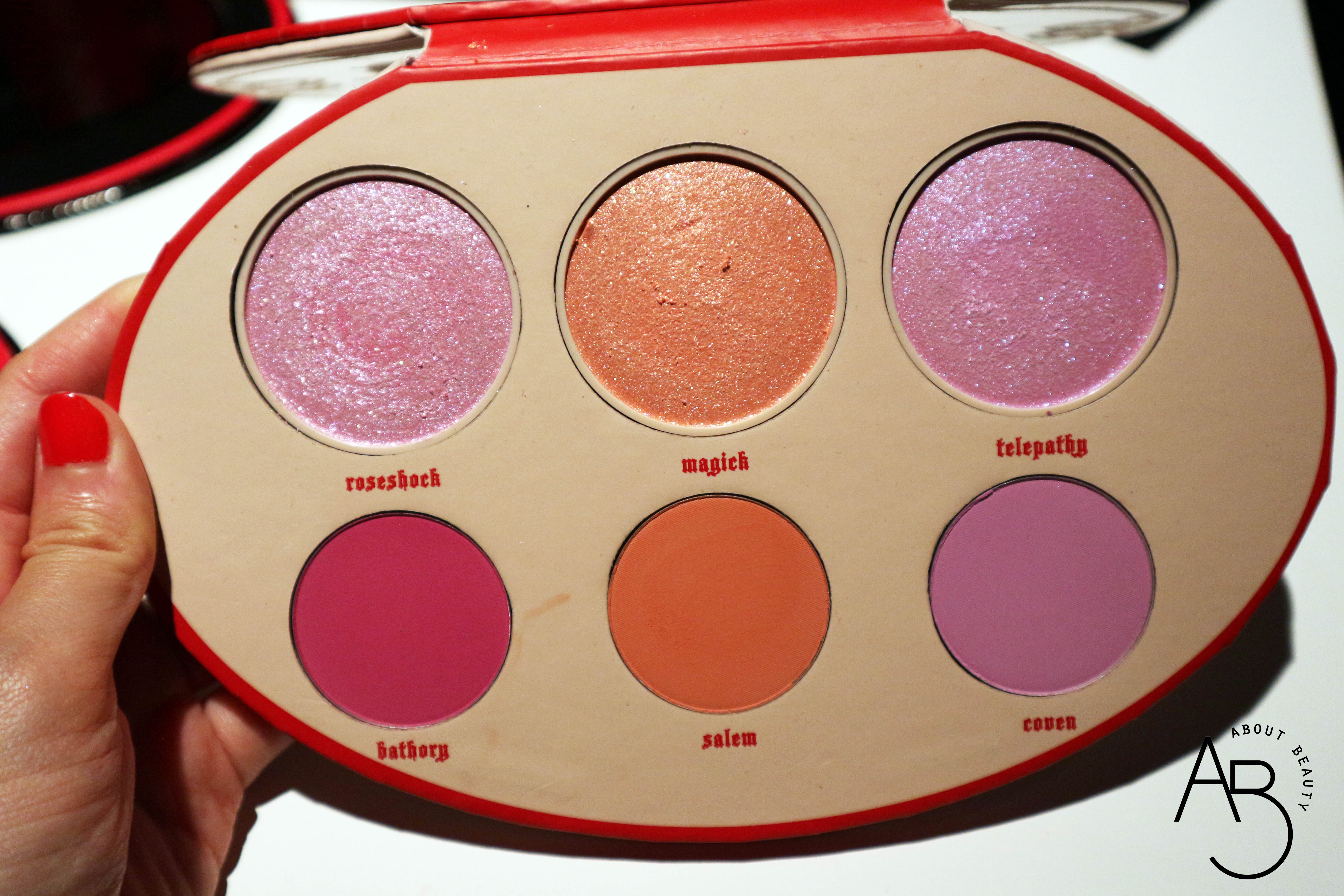 Sephora Natale 2018 Novita da non perdere - Make-up - Kat Von D Fetish Face Palette illuminanti blush - Review, recensione, swatch, info, prezzo, dove acquistare, data di uscita, packaging