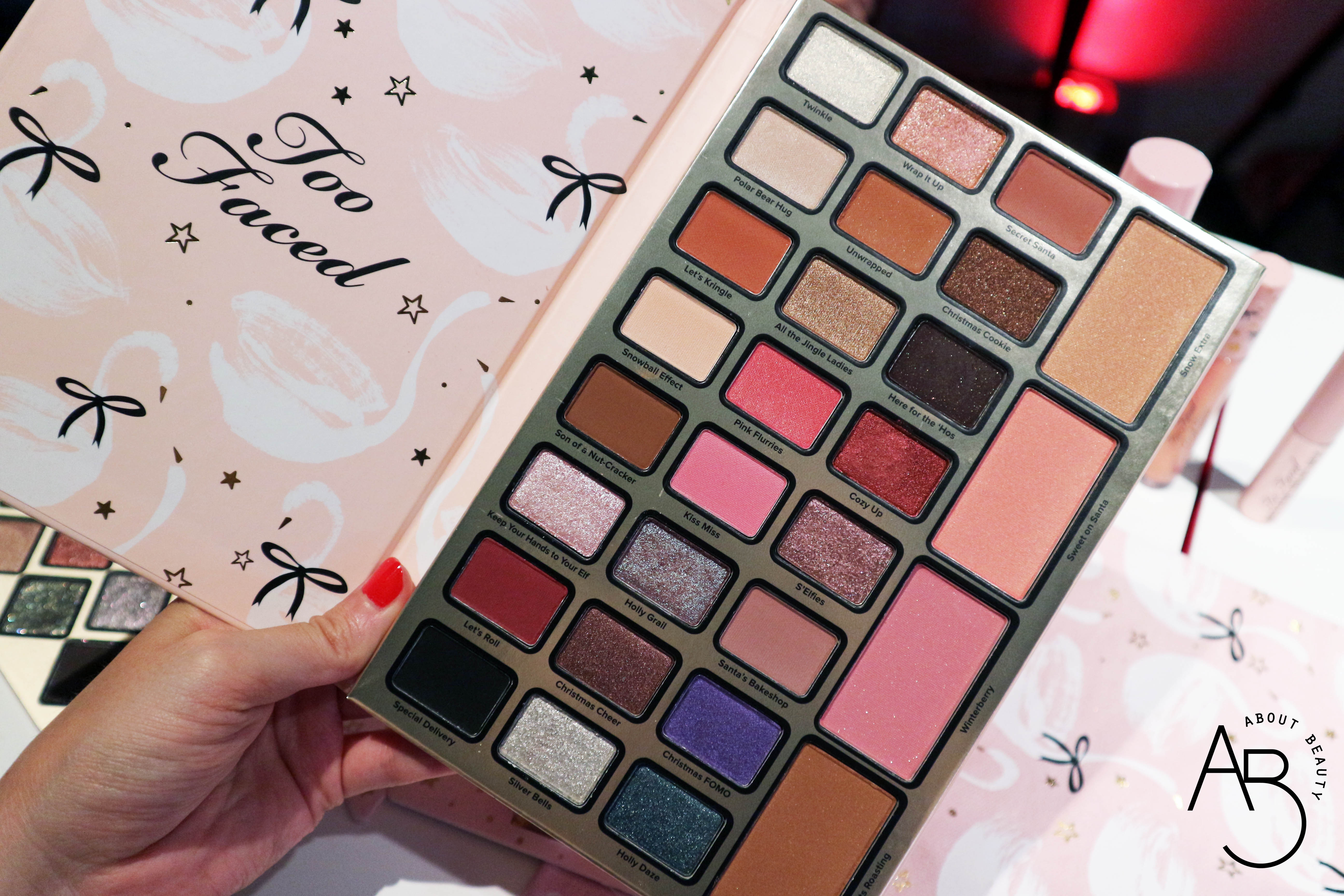 Sephora Natale 2018 Novita da non perdere - Make-up - Too Faced Cofanetti Palette Christmas Dreams Dream Queen - Review, recensione, swatch, info, prezzo, dove acquistare, data di uscita