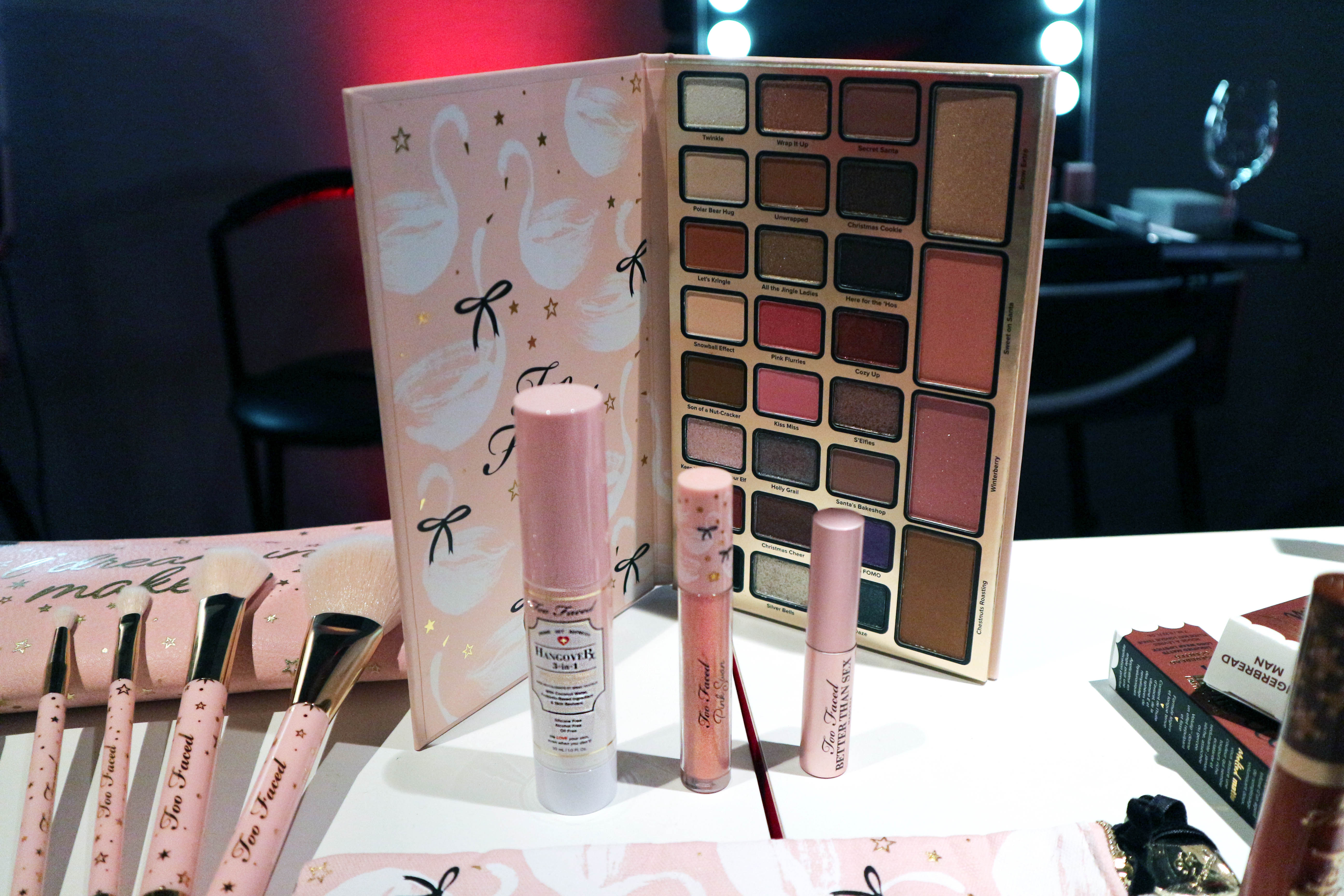 Sephora Natale 2018 Novita da non perdere - Make-up - Too Faced Cofanetti Palette Christmas Dreams Dream Queen - Review, recensione, swatch, info, prezzo, dove acquistare, data di uscita