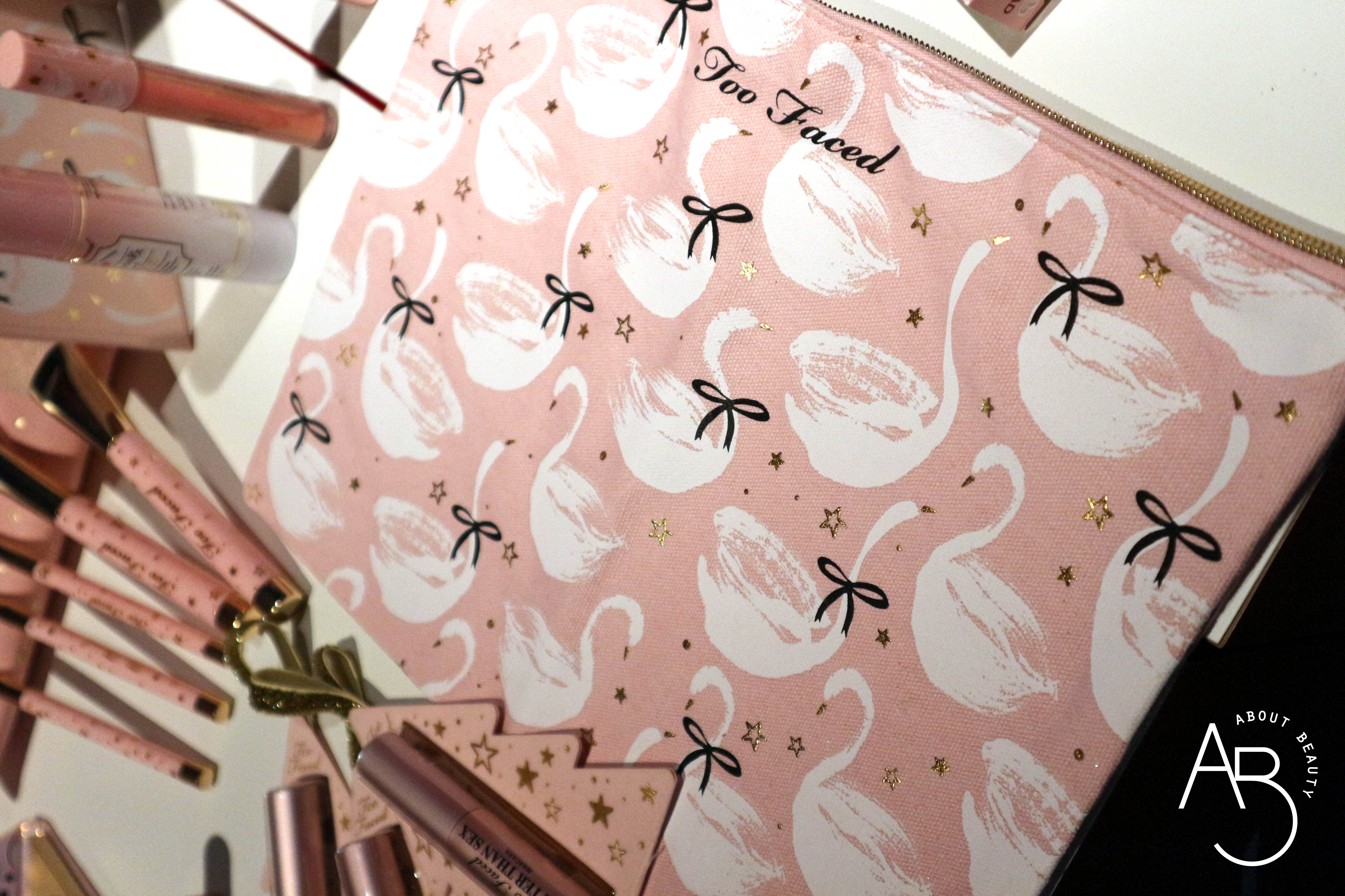 Sephora Natale 2018 Novita da non perdere - Make-up - Too Faced Cofanetti Palette Christmas Dreams Dream Queen - Review, recensione, swatch, info, prezzo, dove acquistare, data di uscita