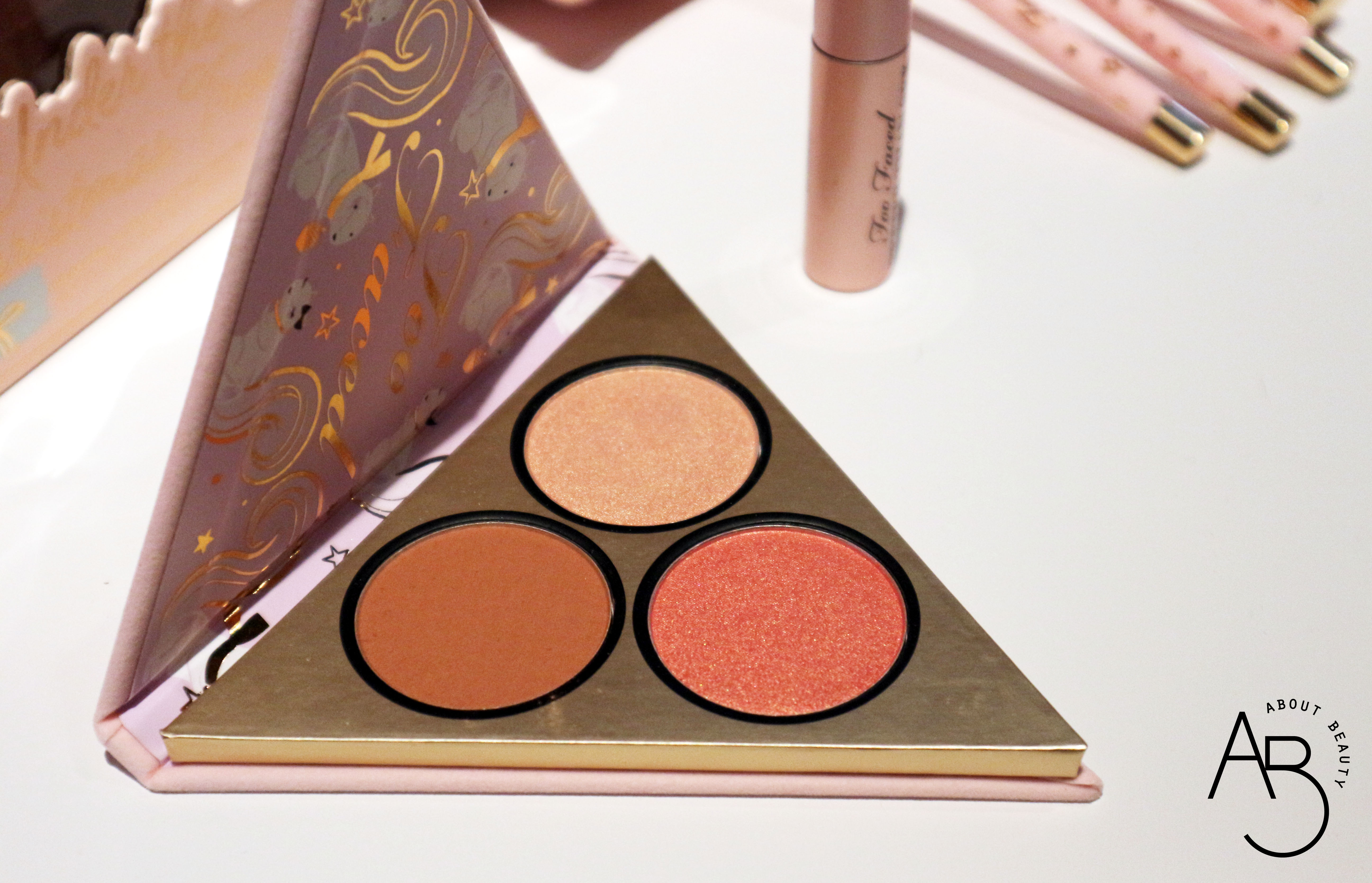 Sephora Natale 2018 Novita da non perdere - Make-up - Too Faced Cofanetti Palette Under the christmas tree - Review, recensione, swatch, info, prezzo, dove acquistare, data di uscita, packaging