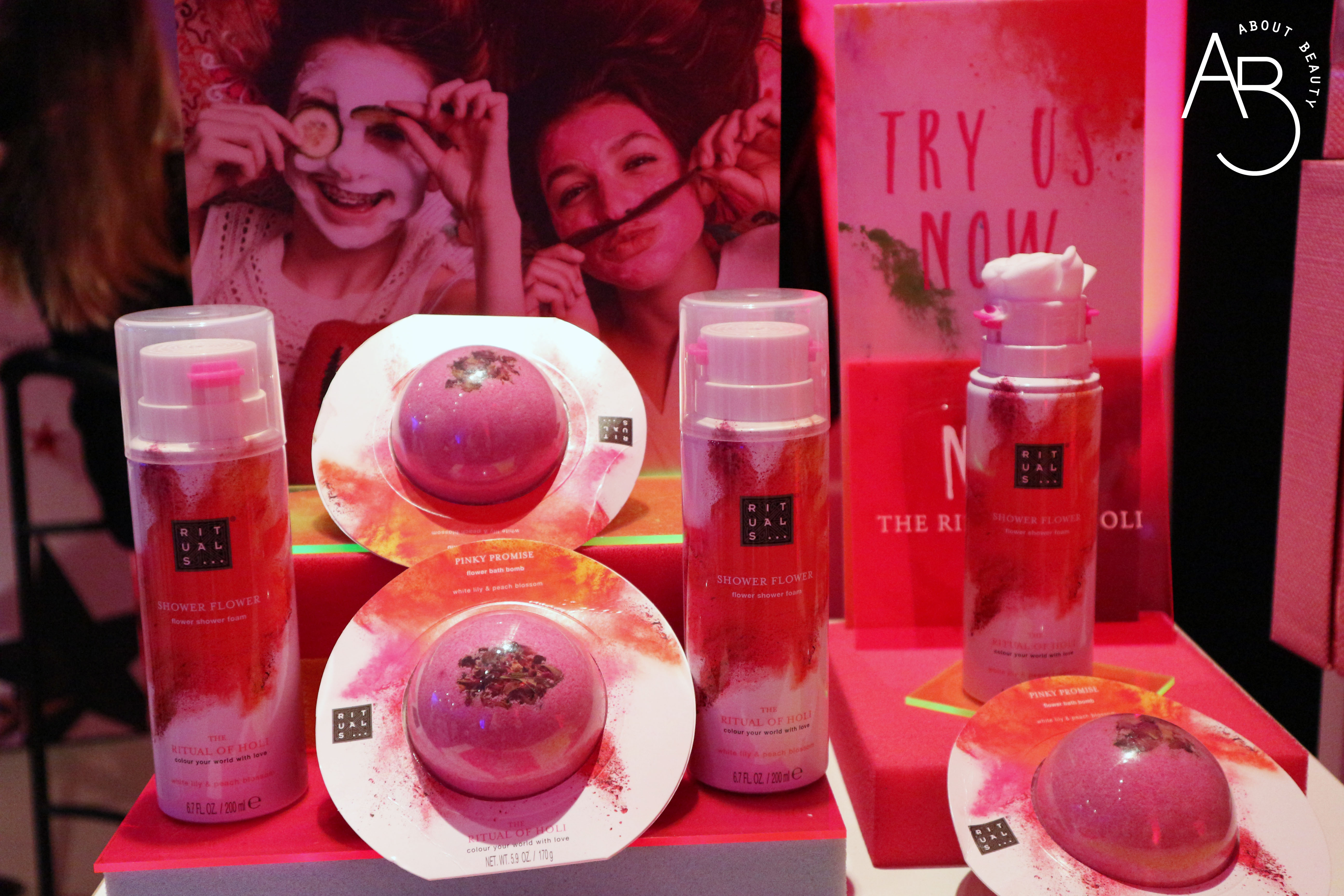 Sephora Natale 2018 Novita da non perdere - Skincare- Rituals Shower Flower Foam Pinky Promise bath bomb- Review, recensione, swatch, info, prezzo, dove acquistare, data di uscita